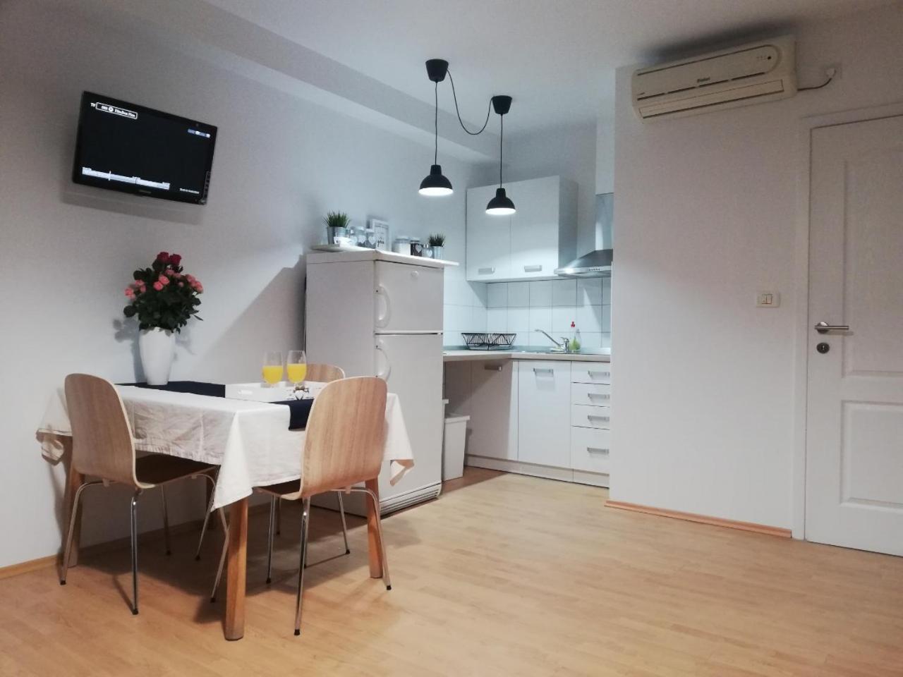 Studio C, Free Parking Pula Bagian luar foto